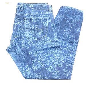 Lucky brand printed boyfriend jeans.